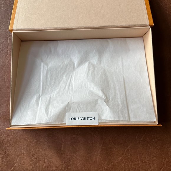 Louis Vuitton Orange Box with Magnetic Closure - Picture 6 of 9